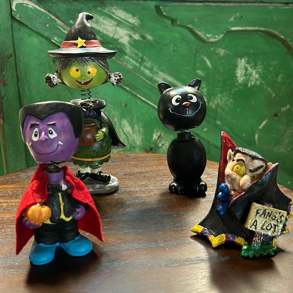 Unique lot of Halloween bobble figures Black Cat, Witch, Dracula, and one ststue